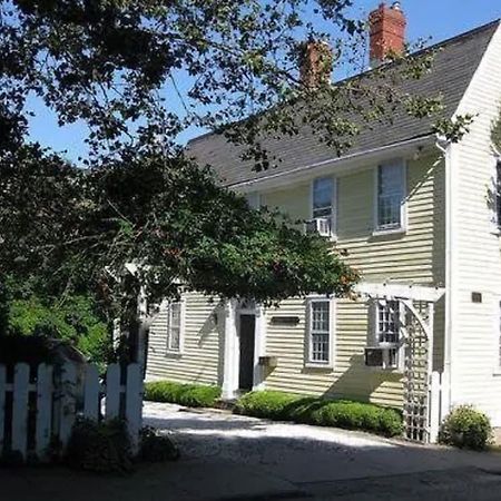 Admiral Farragut Inn Нюпорт Екстериор снимка