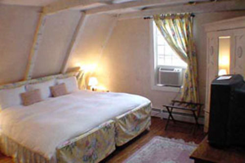 Admiral Farragut Inn Нюпорт Екстериор снимка