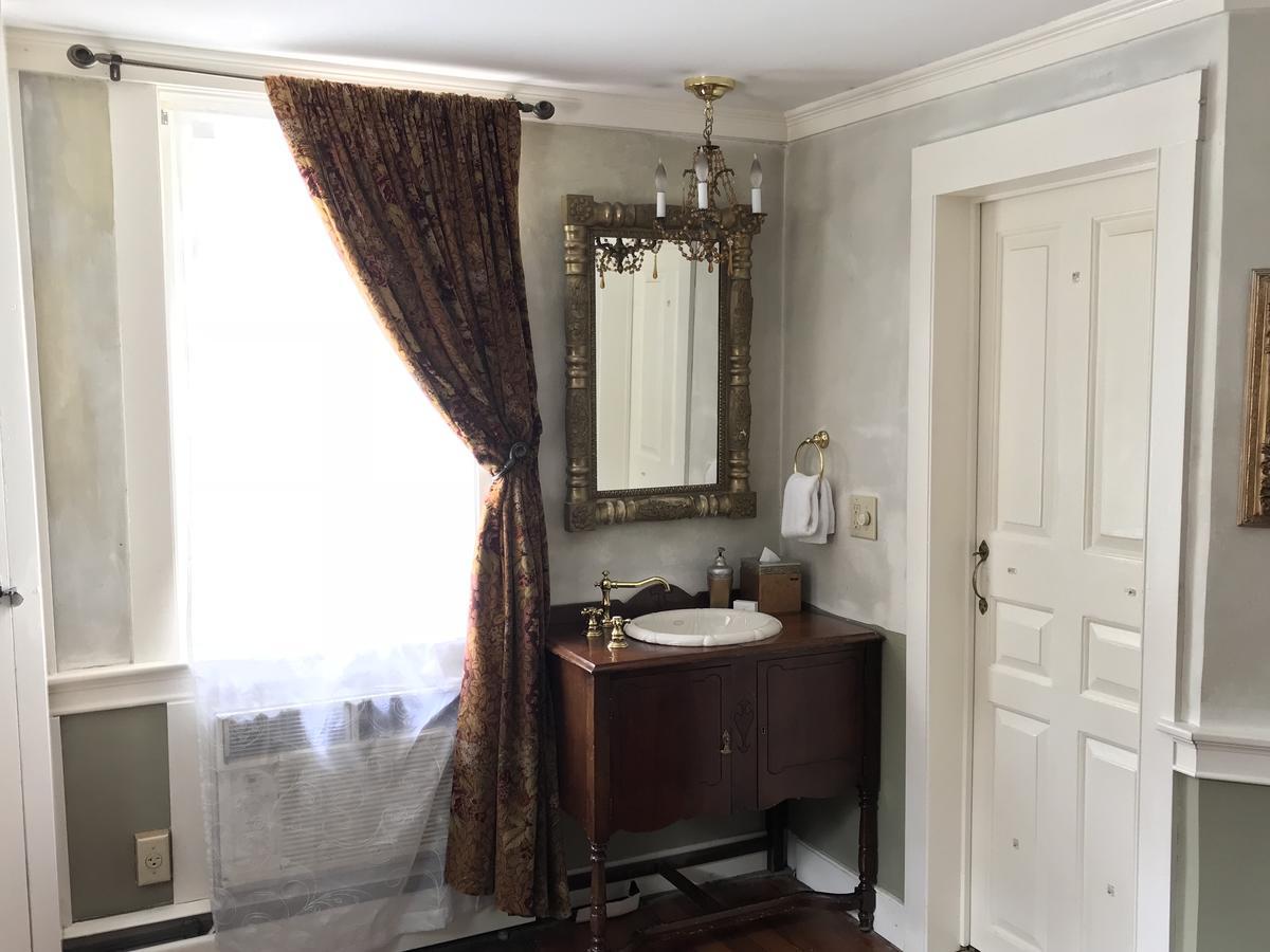 Admiral Farragut Inn Нюпорт Екстериор снимка
